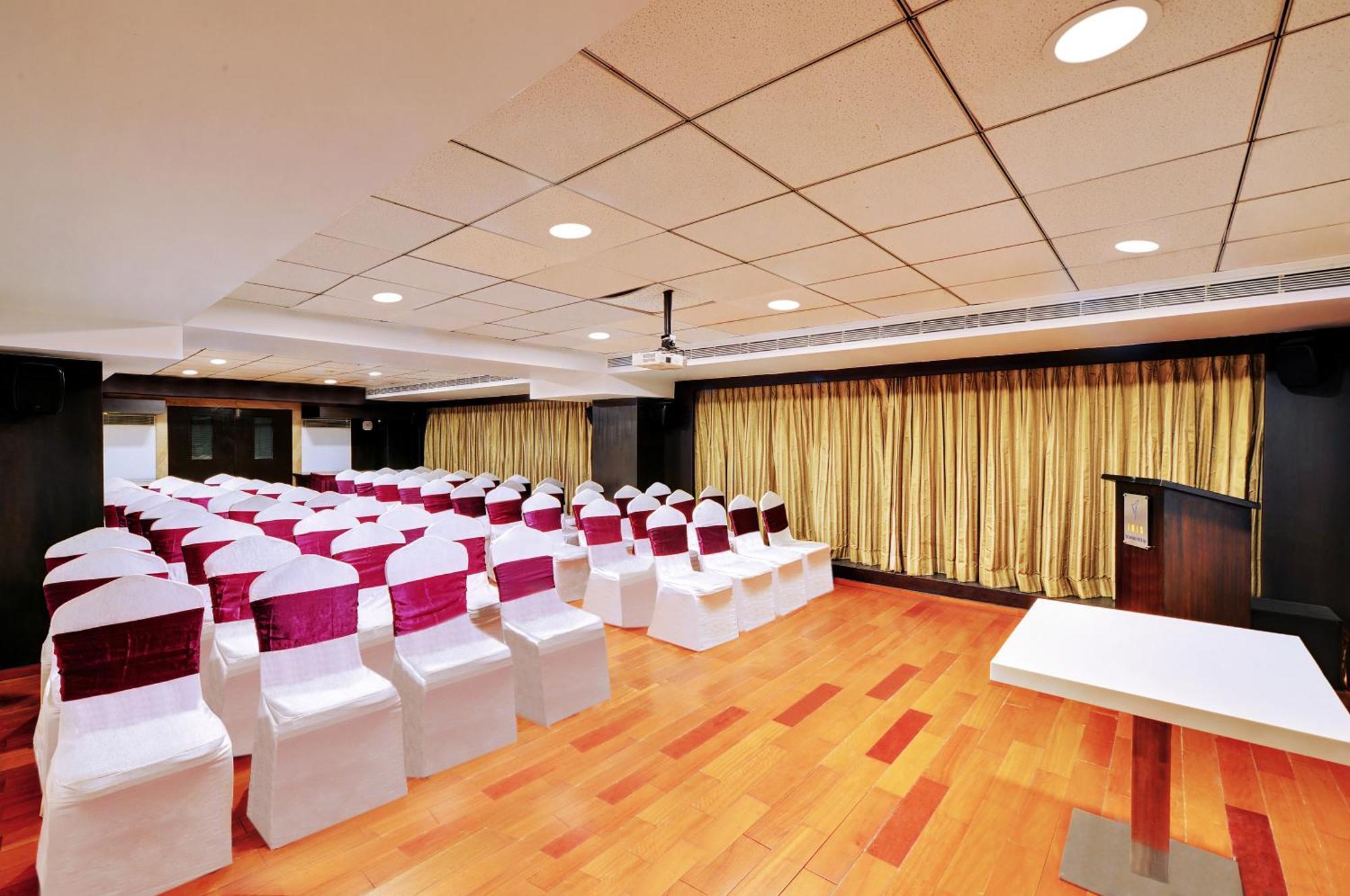 Iris The Business Hotel Bangalore Exterior foto