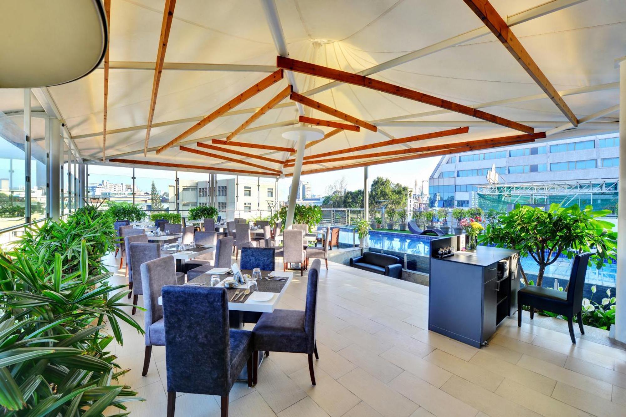 Iris The Business Hotel Bangalore Exterior foto